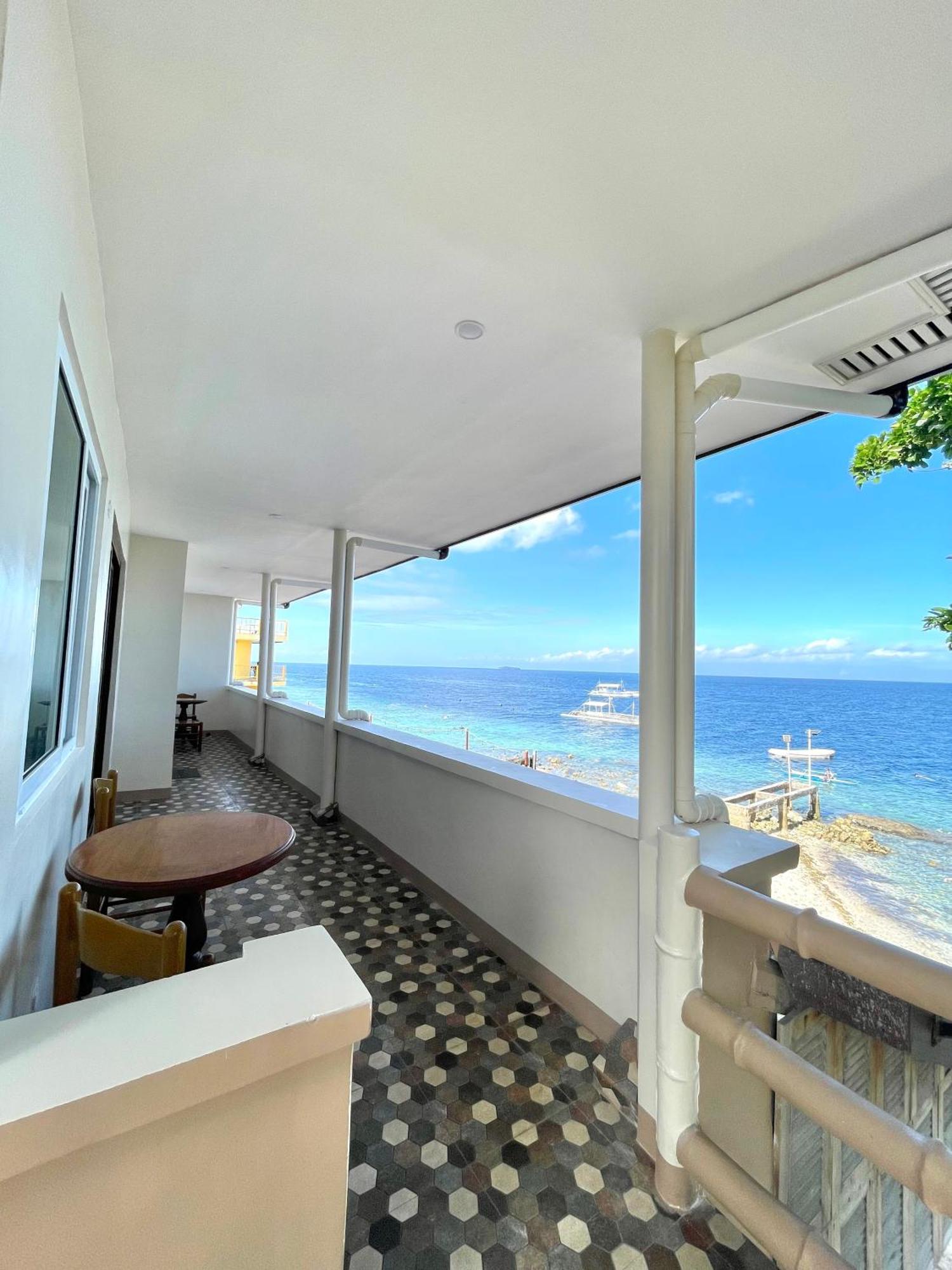 Marina Village Moalboal Exterior photo